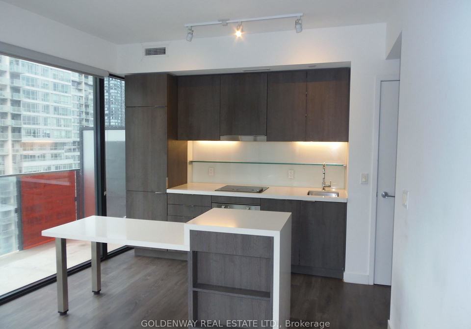 215-queen-street-w-toronto-ontario-c12845852