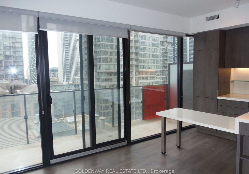 215-queen-street-w-toronto-ontario-c12845852