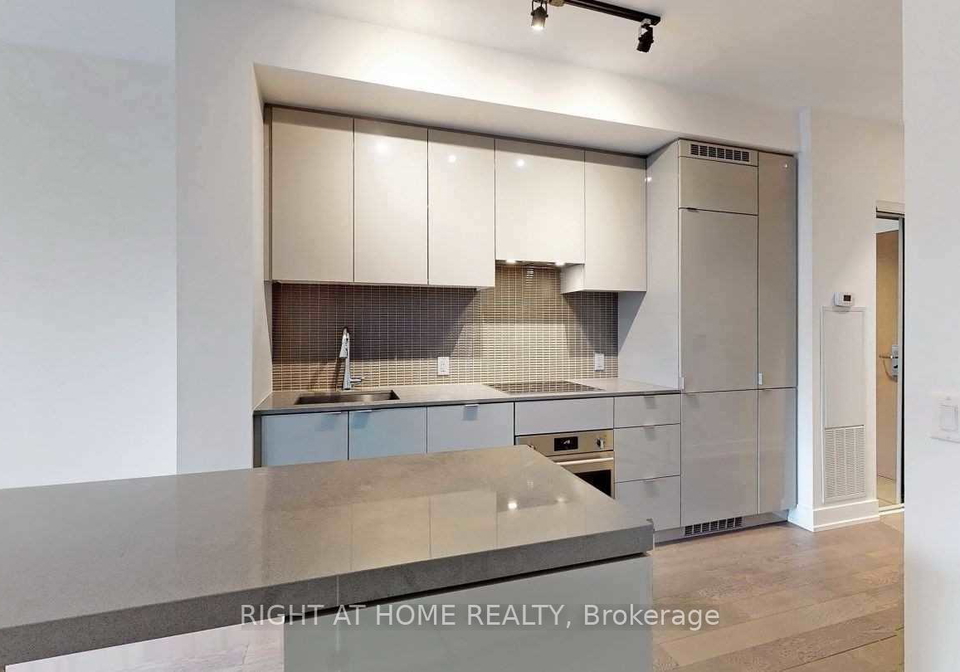 7-grenville-street-toronto-ontario-c12846714