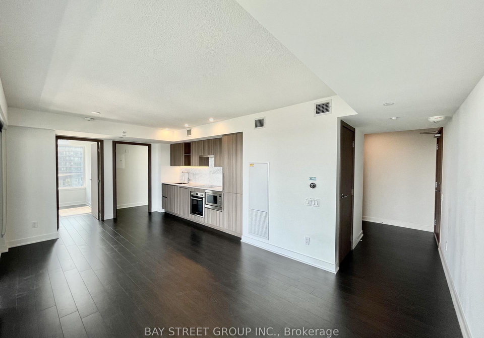 19-bathurst-street-w-toronto-ontario-c12847224