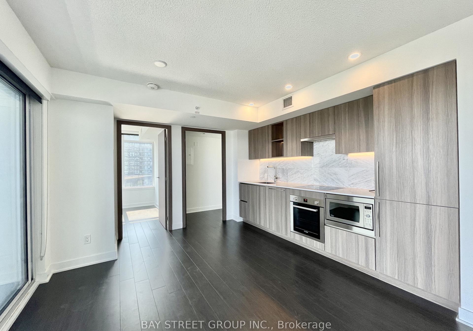 19-bathurst-street-w-toronto-ontario-c12847224