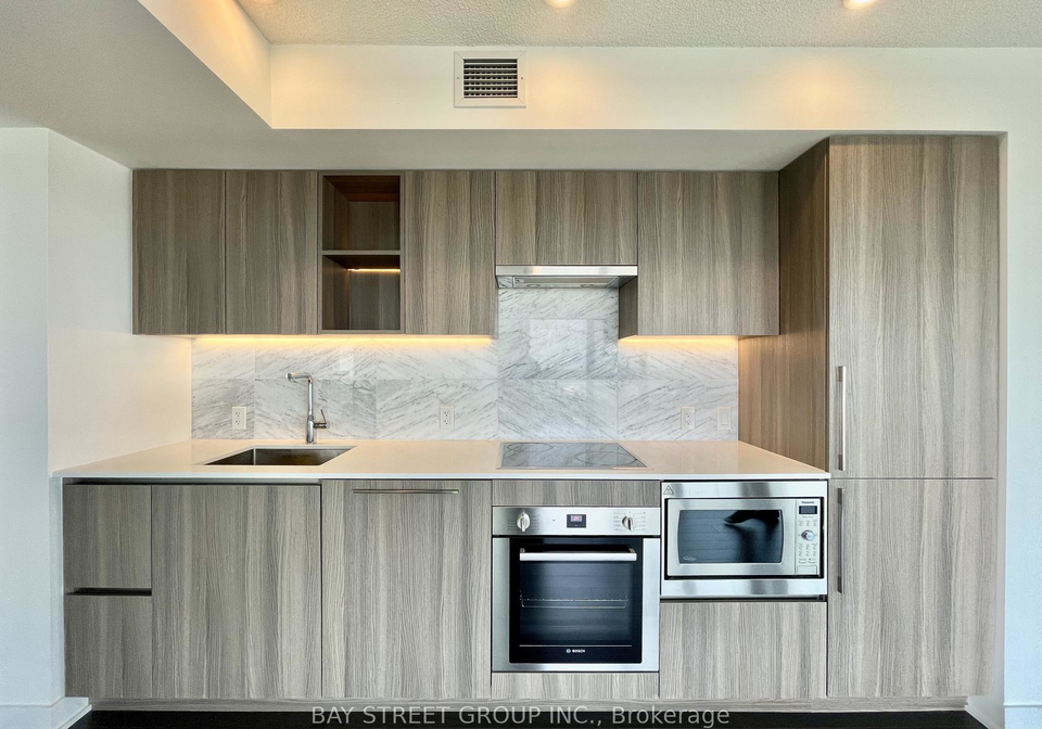 19-bathurst-street-w-toronto-ontario-c12847224