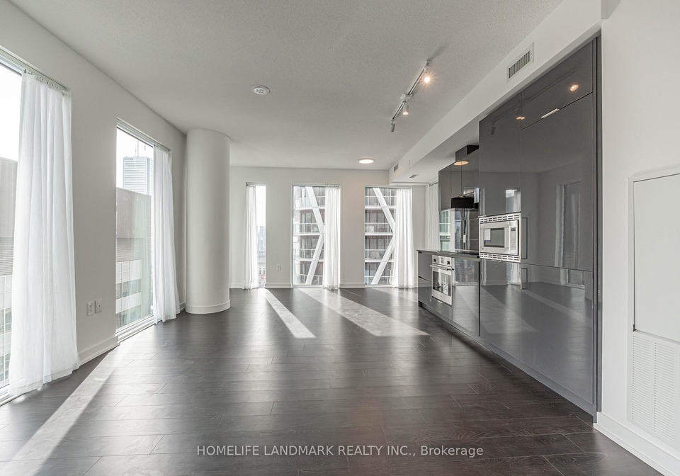 238-simcoe-st-street-toronto-ontario-c12847476