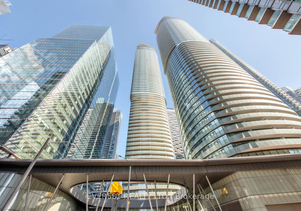 14-york-street-toronto-ontario-c12848090