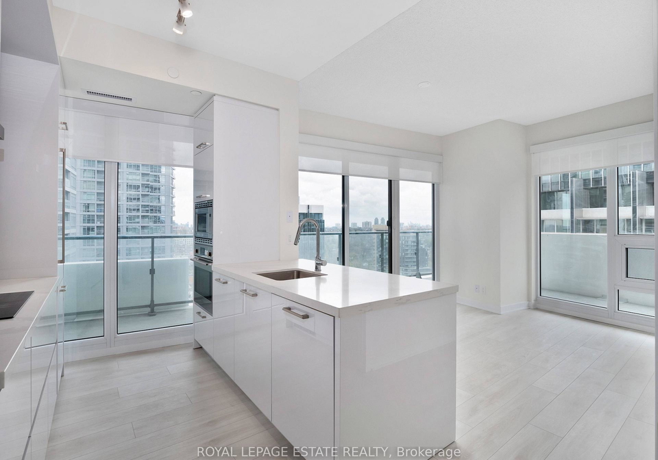 2221-yonge-street-toronto-ontario-c12848190