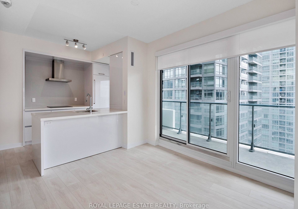 2221-yonge-street-toronto-ontario-c12848190