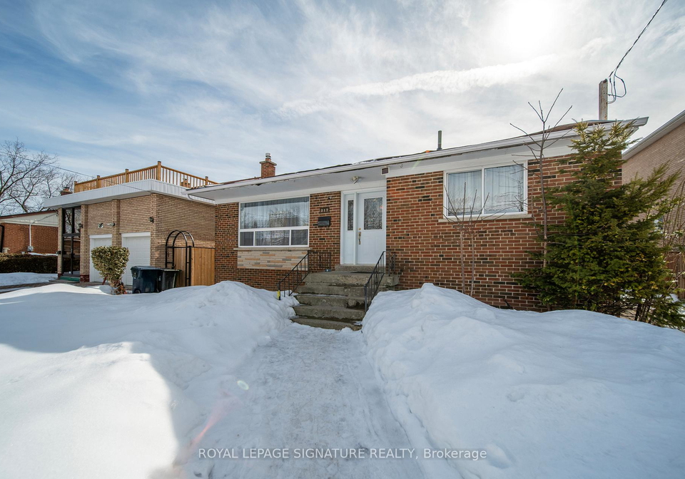 217-moore-park-avenue-toronto-ontario-c12849054