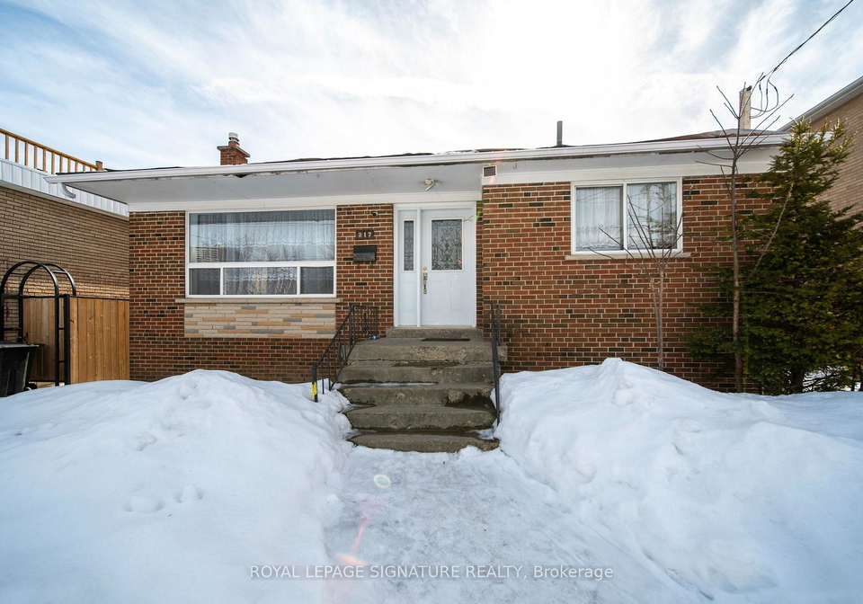 217-moore-park-avenue-toronto-ontario-c12849054