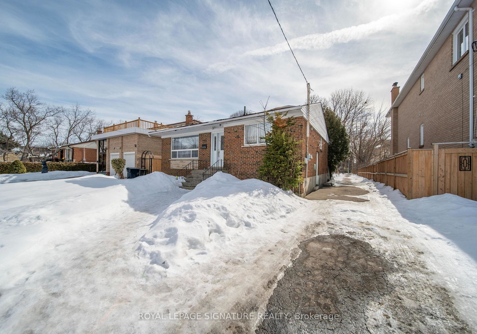 217-moore-park-avenue-toronto-ontario-c12849054