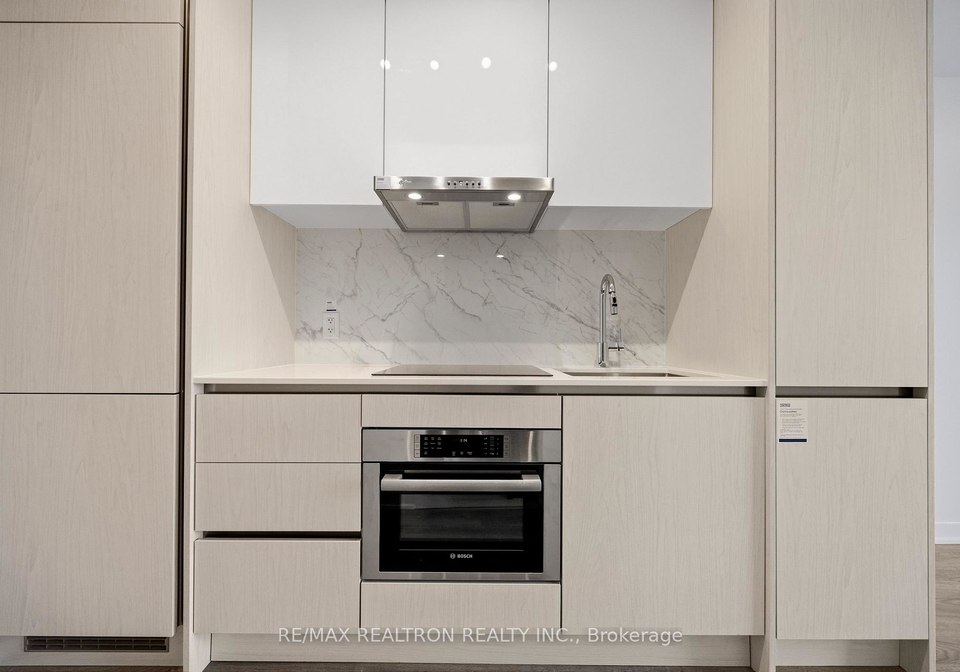 180-front-street-e-toronto-ontario-c12849914