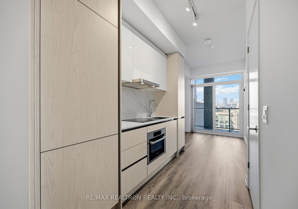 180-front-street-e-toronto-ontario-c12849914