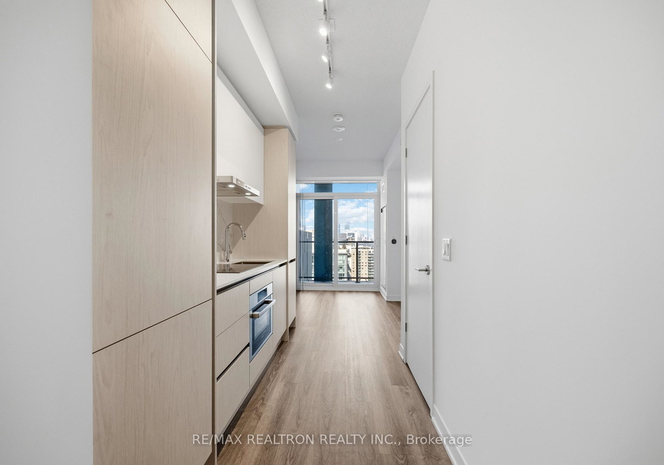 180-front-street-e-toronto-ontario-c12849914