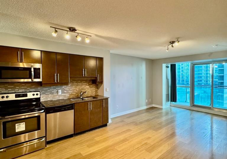 33-bay-street-toronto-ontario-c12850248