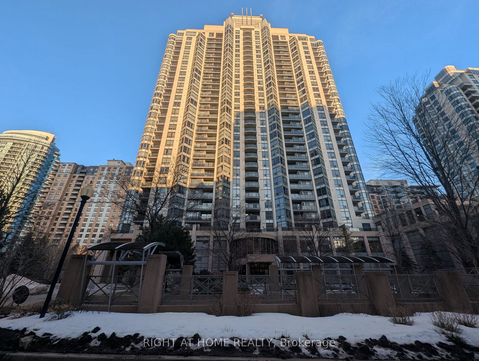 10-e-northtown-way-e-north-york-ontario-c12850278