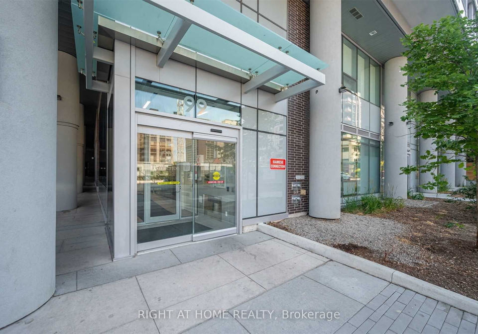 99-broadway-avenue-toronto-ontario-c12850392