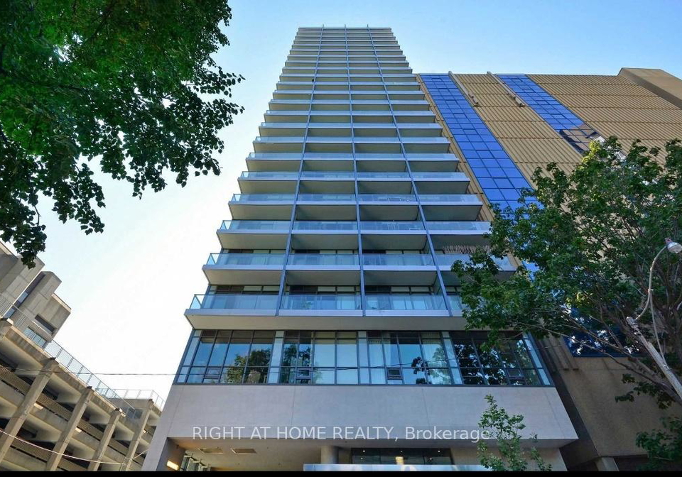 210-simcoe-street-toronto-ontario-c12851396