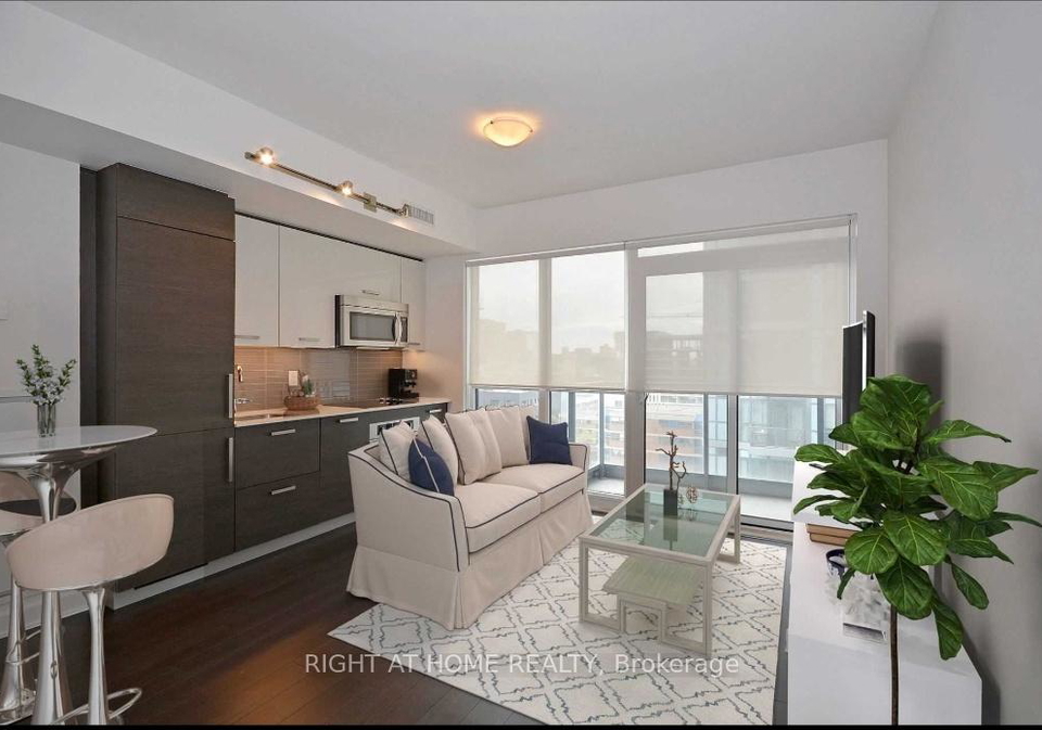 210-simcoe-street-toronto-ontario-c12851396