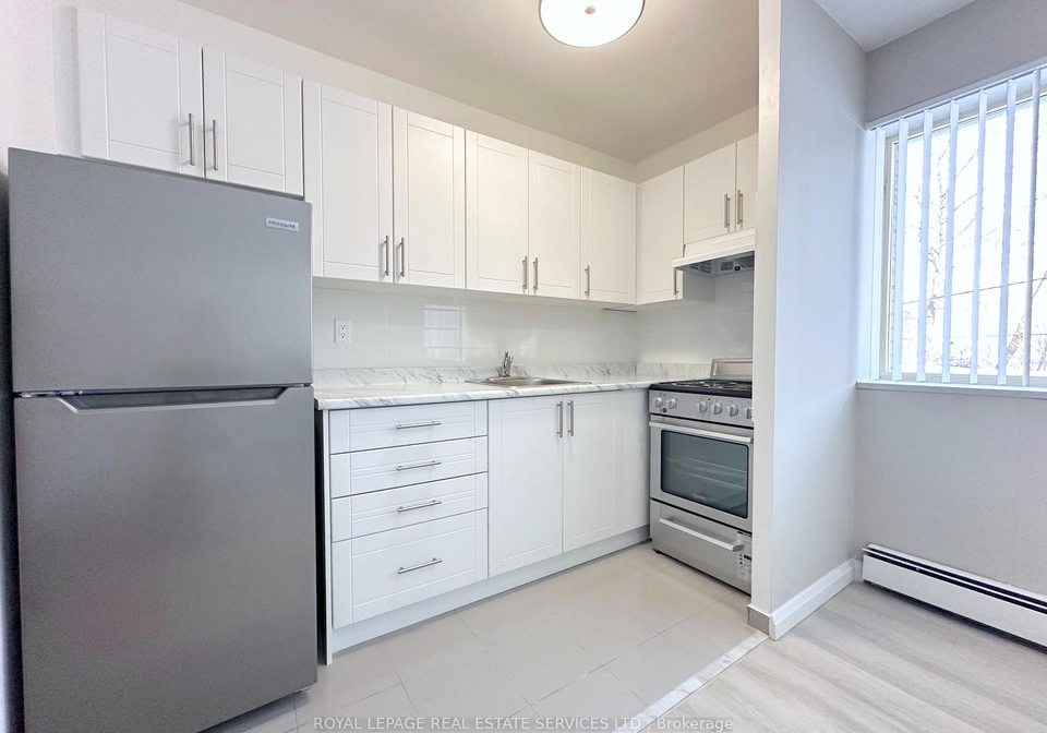 38-carluke-crescent-north-york-ontario-c12852938