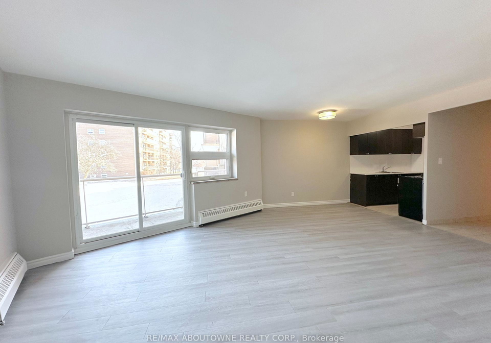 32-carluke-crescent-north-york-ontario-c12852984