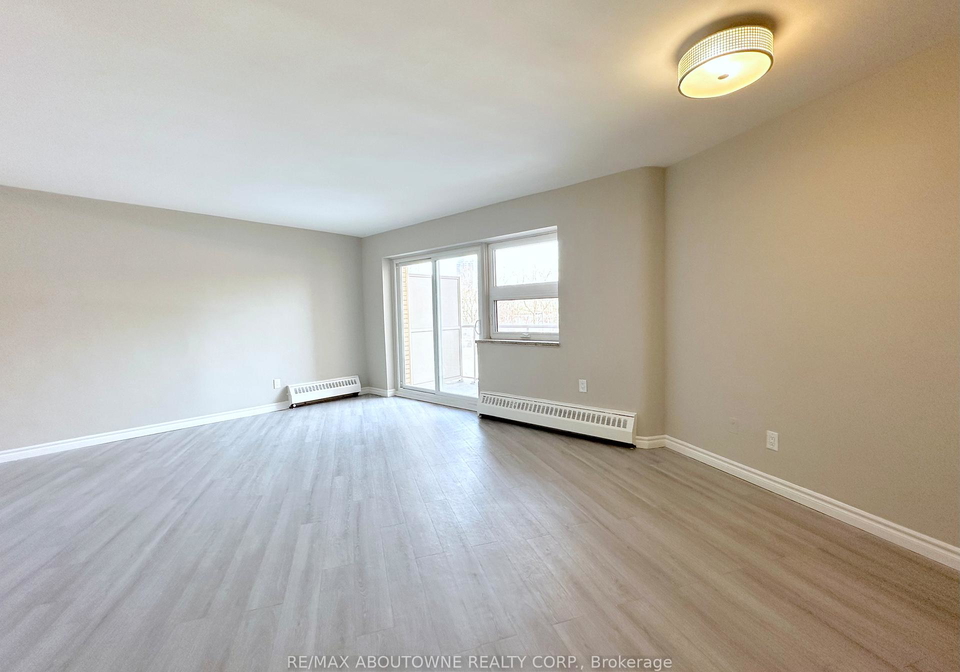 32-carluke-crescent-north-york-ontario-c12852984