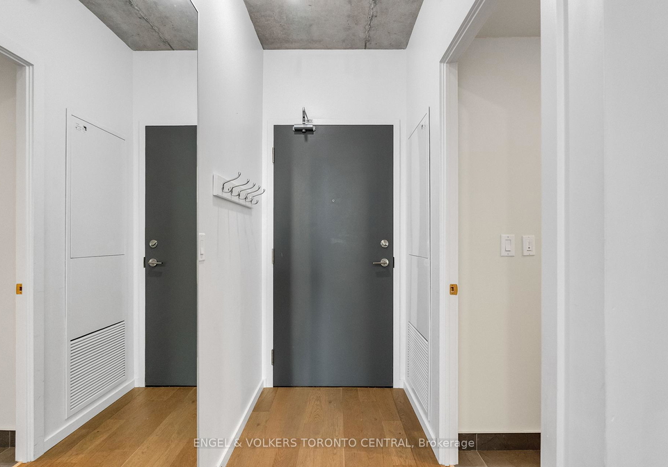 21-lawren-harris-square-toronto-ontario-c12854000