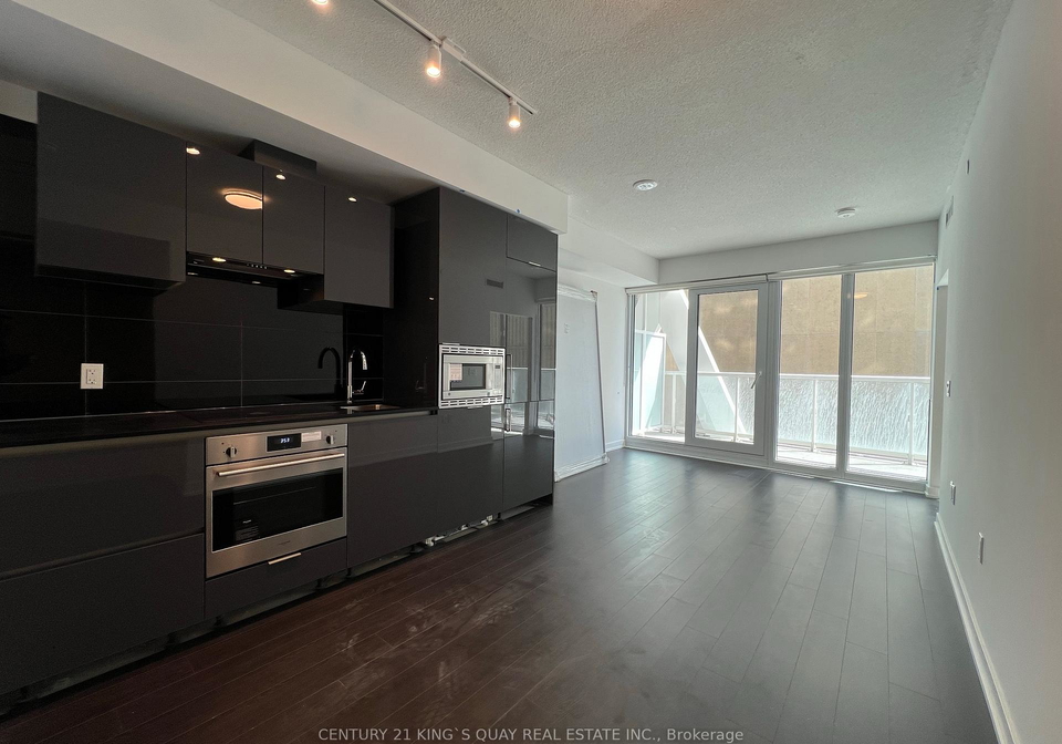 230-simcoe-street-toronto-ontario-c12854756