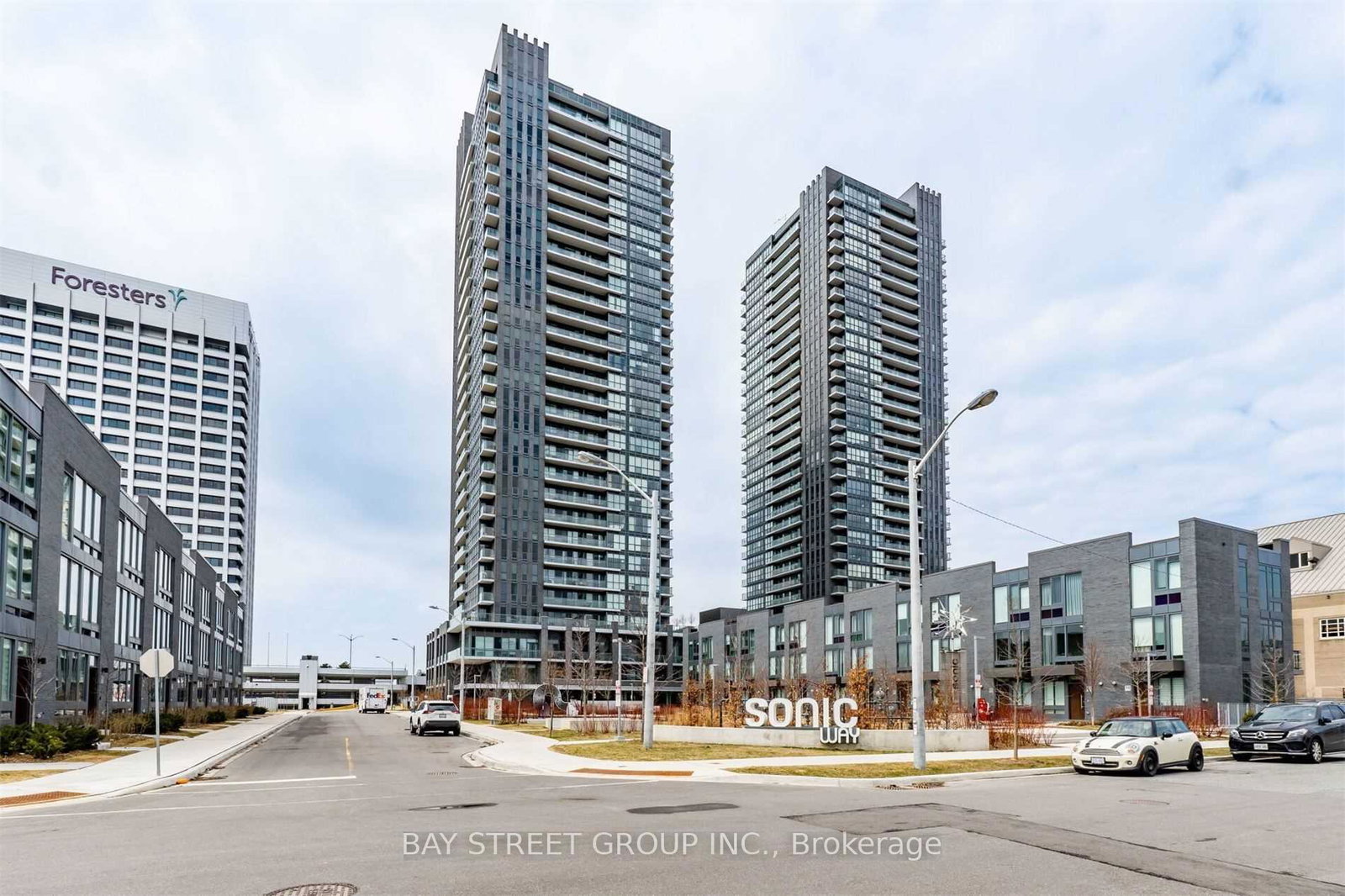 2-sonic-way-east-york-ontario-c12855136