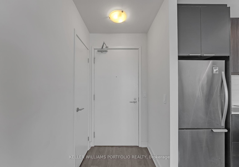 6-sonic-way-east-york-ontario-c12855620