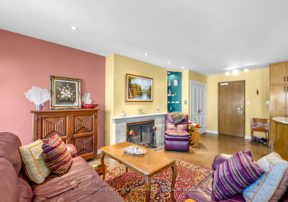 8-hawthorn-avenue-toronto-ontario-c12856242