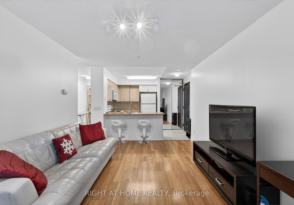30-grand-trunk-crescent-toronto-ontario-c12857148