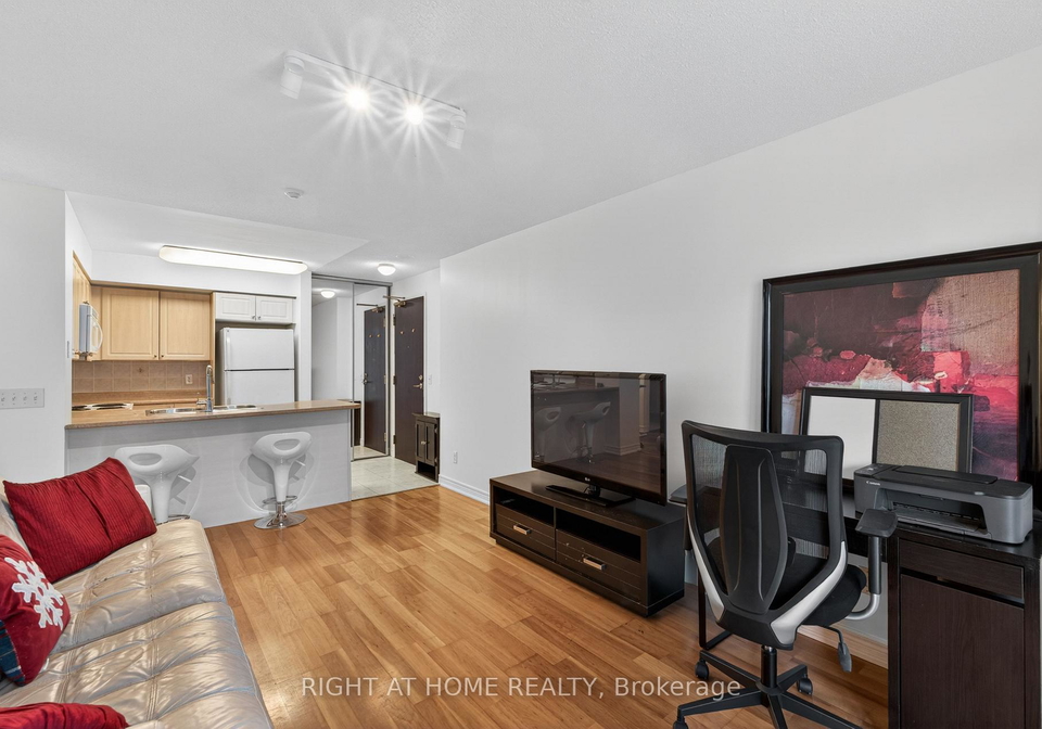 30-grand-trunk-crescent-toronto-ontario-c12857148