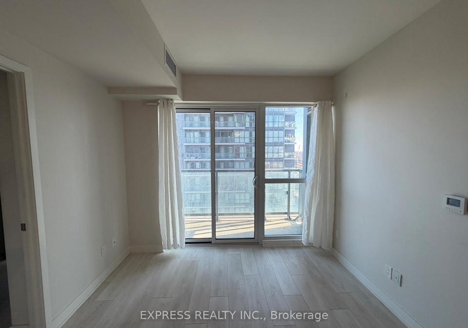 6-sonic-way-east-york-ontario-c12858546