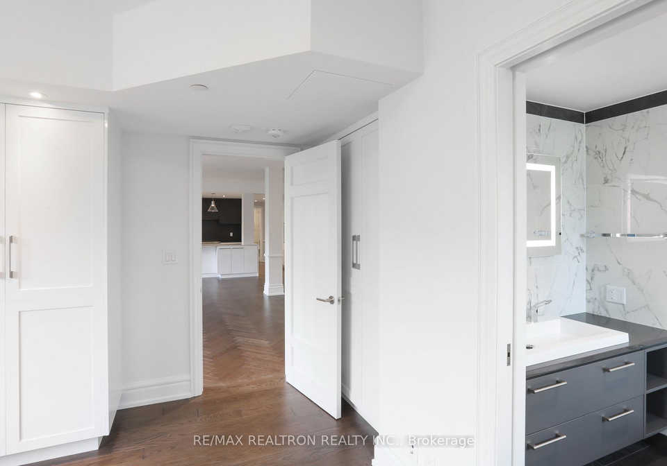 2-clarendon-avenue-toronto-ontario-c12858692