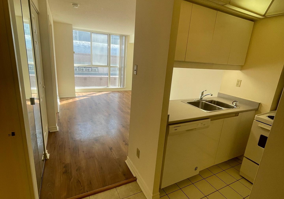 736-bay-street-toronto-ontario-c12858714