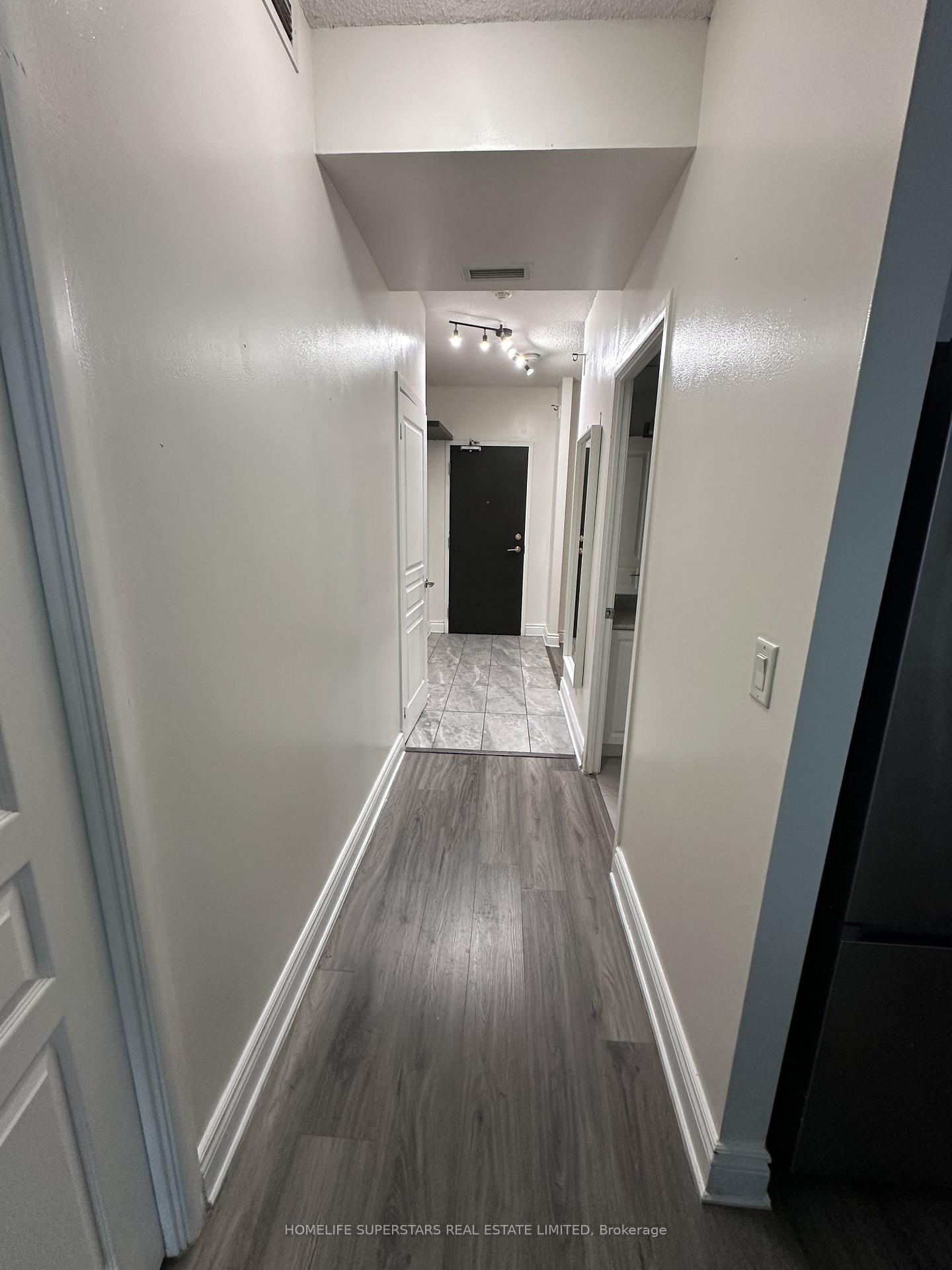 18-yonge-street-toronto-ontario-c12858822