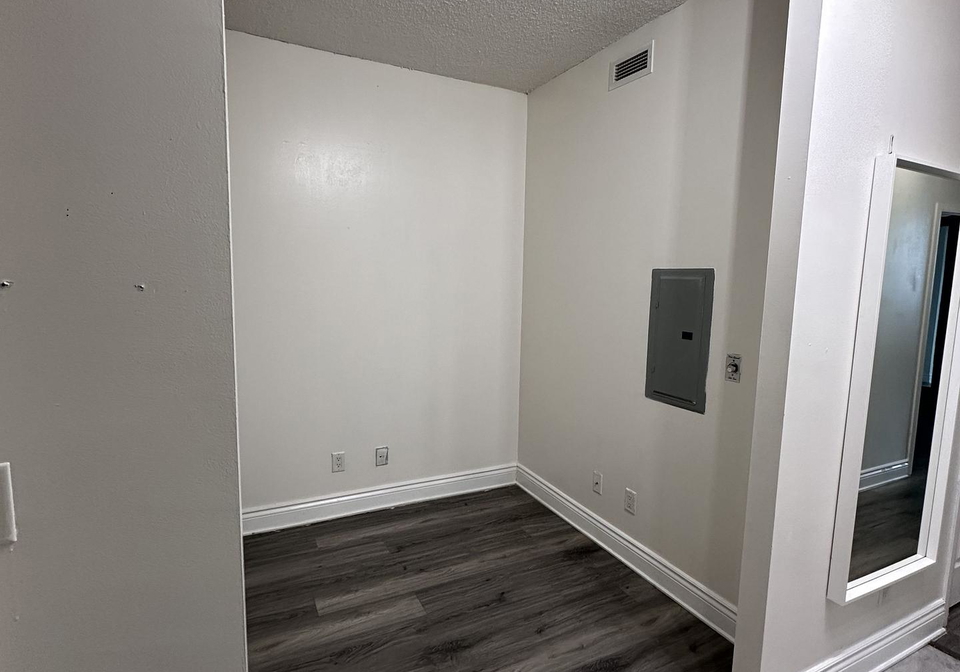 18-yonge-street-toronto-ontario-c12858822