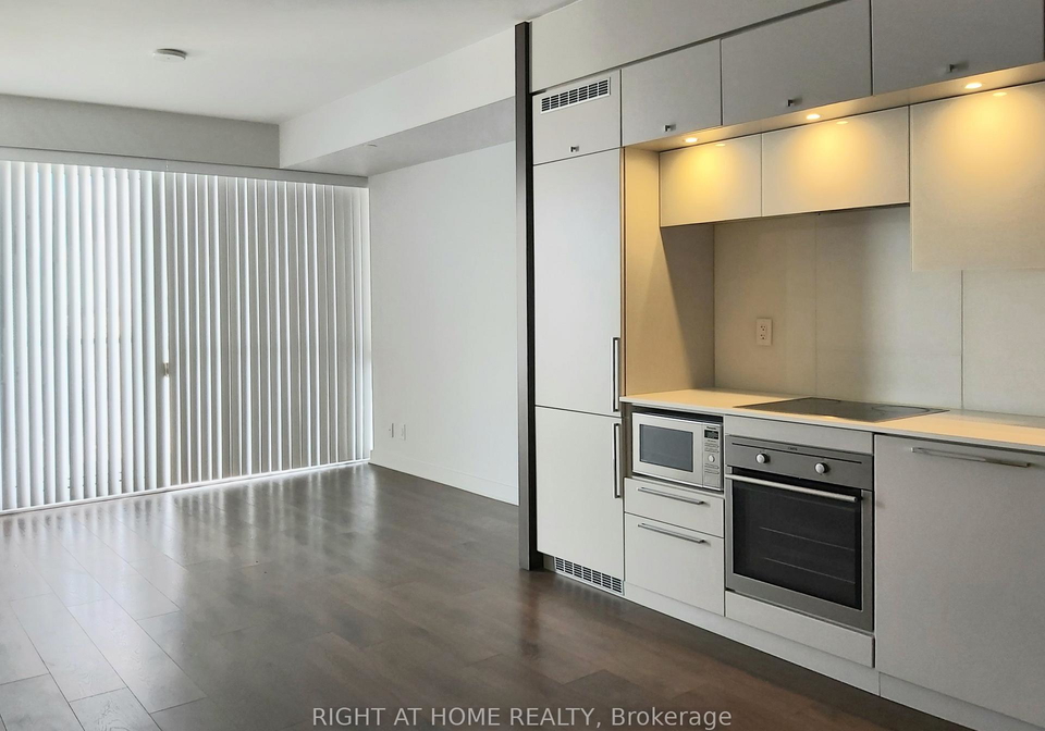15-grenville-street-toronto-ontario-c12858838