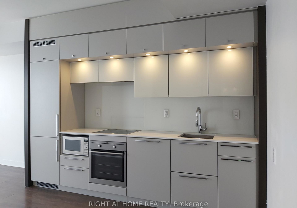 15-grenville-street-toronto-ontario-c12858838