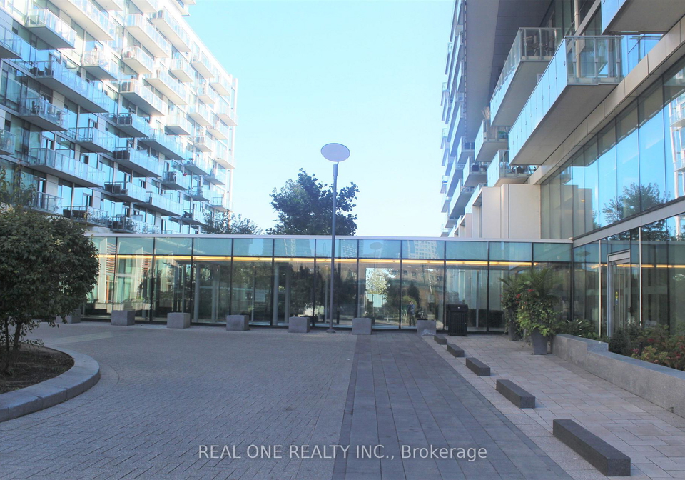 39-queens-quay-e-toronto-ontario-c12859064