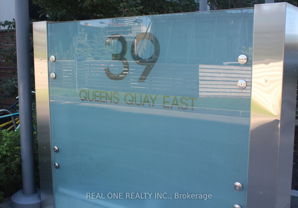 39-queens-quay-e-toronto-ontario-c12859064