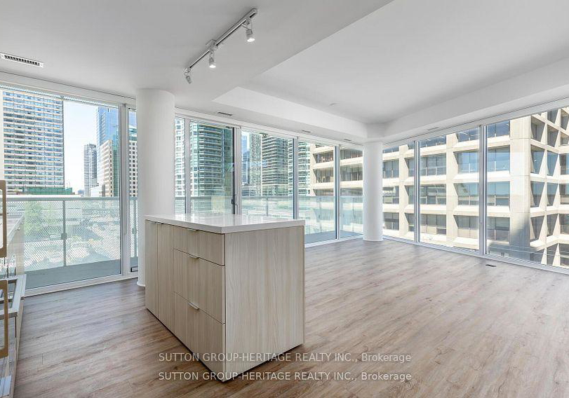 15-queens-quay-e-toronto-ontario-c12859070