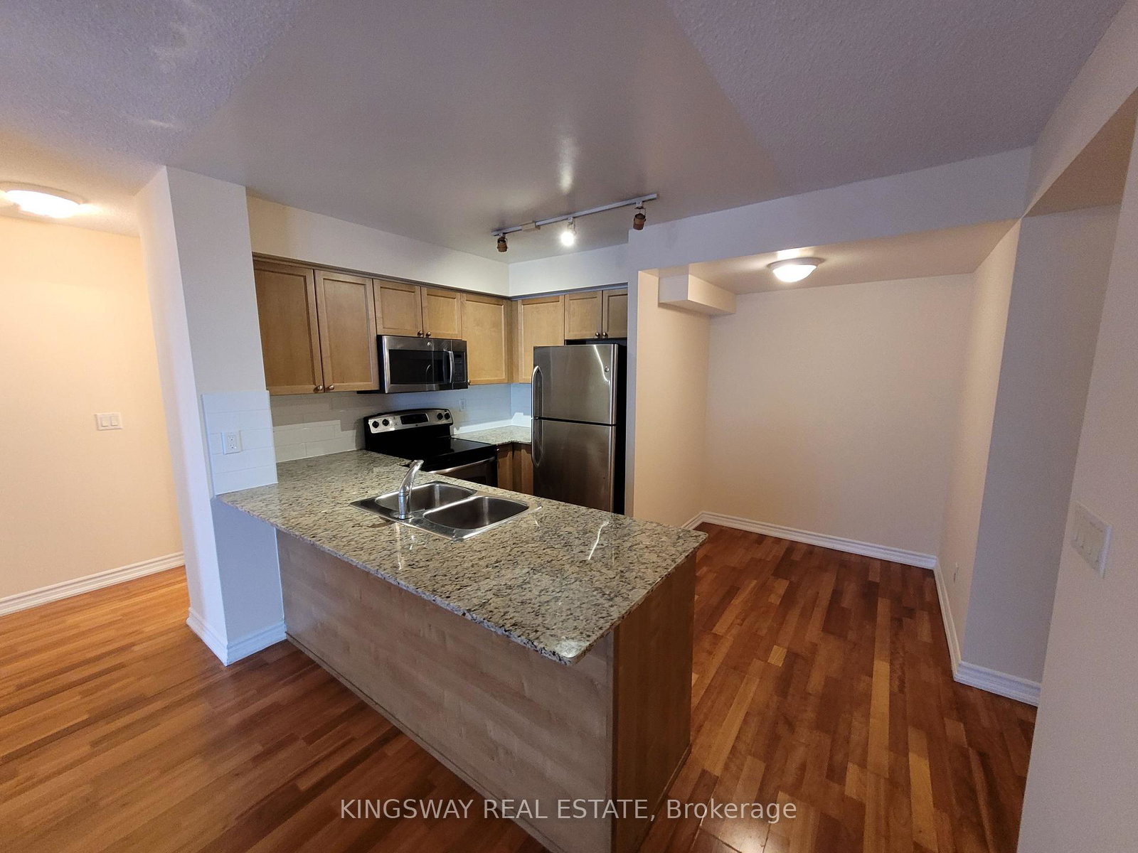 761-bay-street-toronto-ontario-c12859106