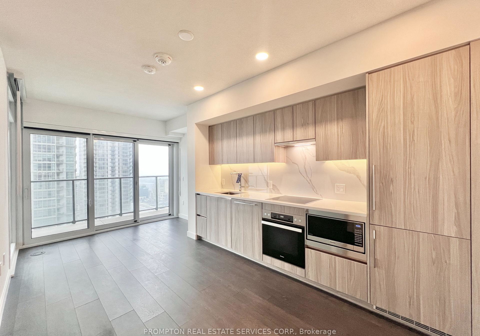 1-concord-cityplace-way-toronto-ontario-c12859452