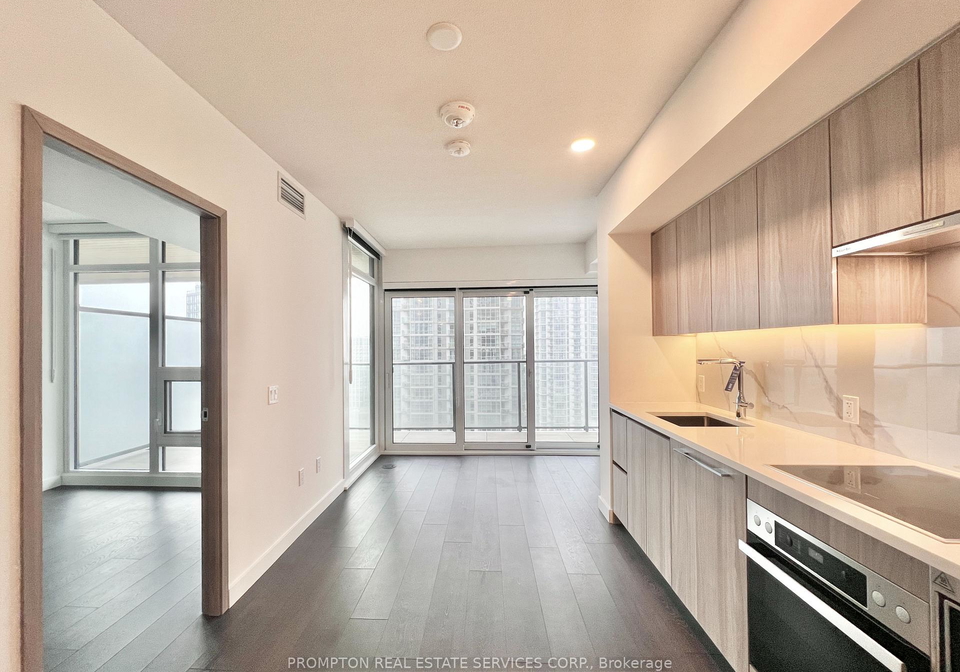 1-concord-cityplace-way-toronto-ontario-c12859452