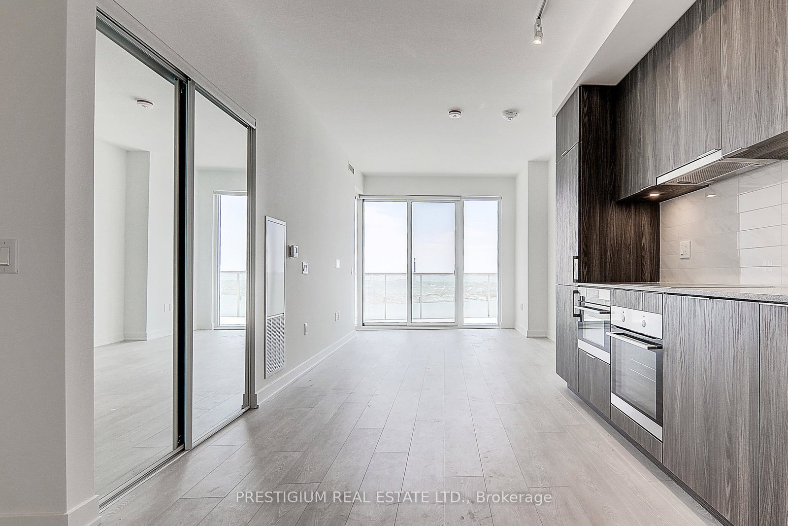 15-queens-quay-e-toronto-ontario-c12859566