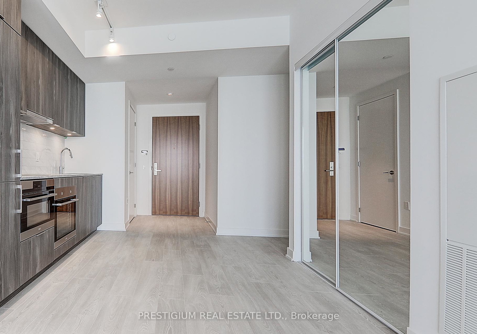 15-queens-quay-e-toronto-ontario-c12859566