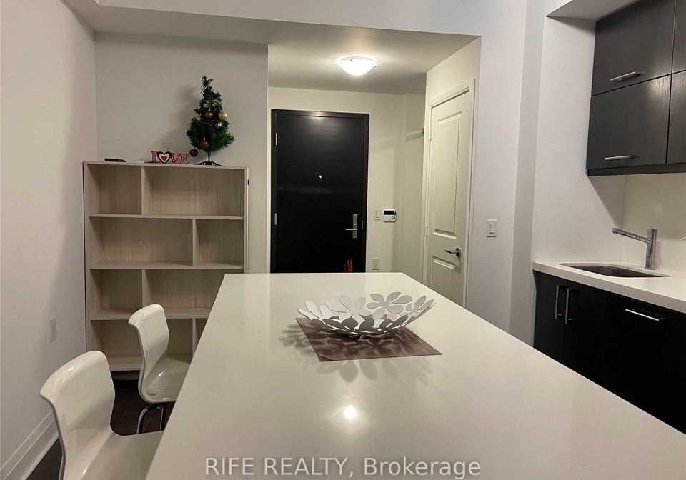 1080-bay-street-toronto-ontario-c12859818