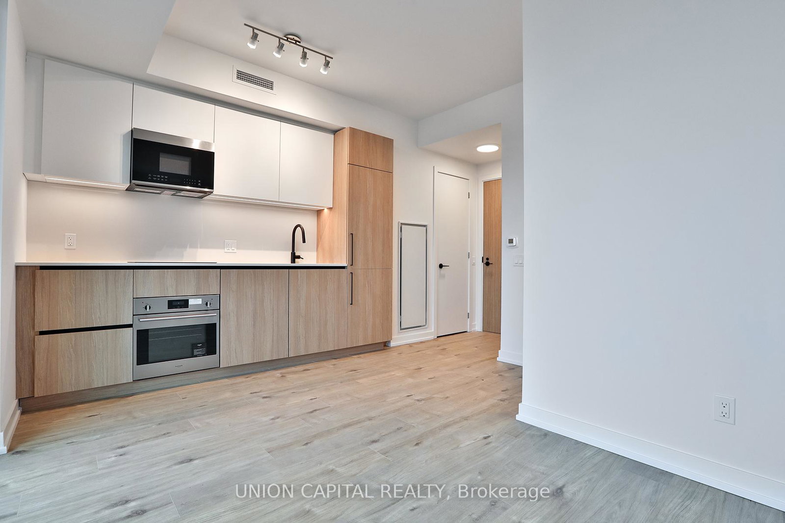 35-parliament-street-toronto-ontario-c12860772