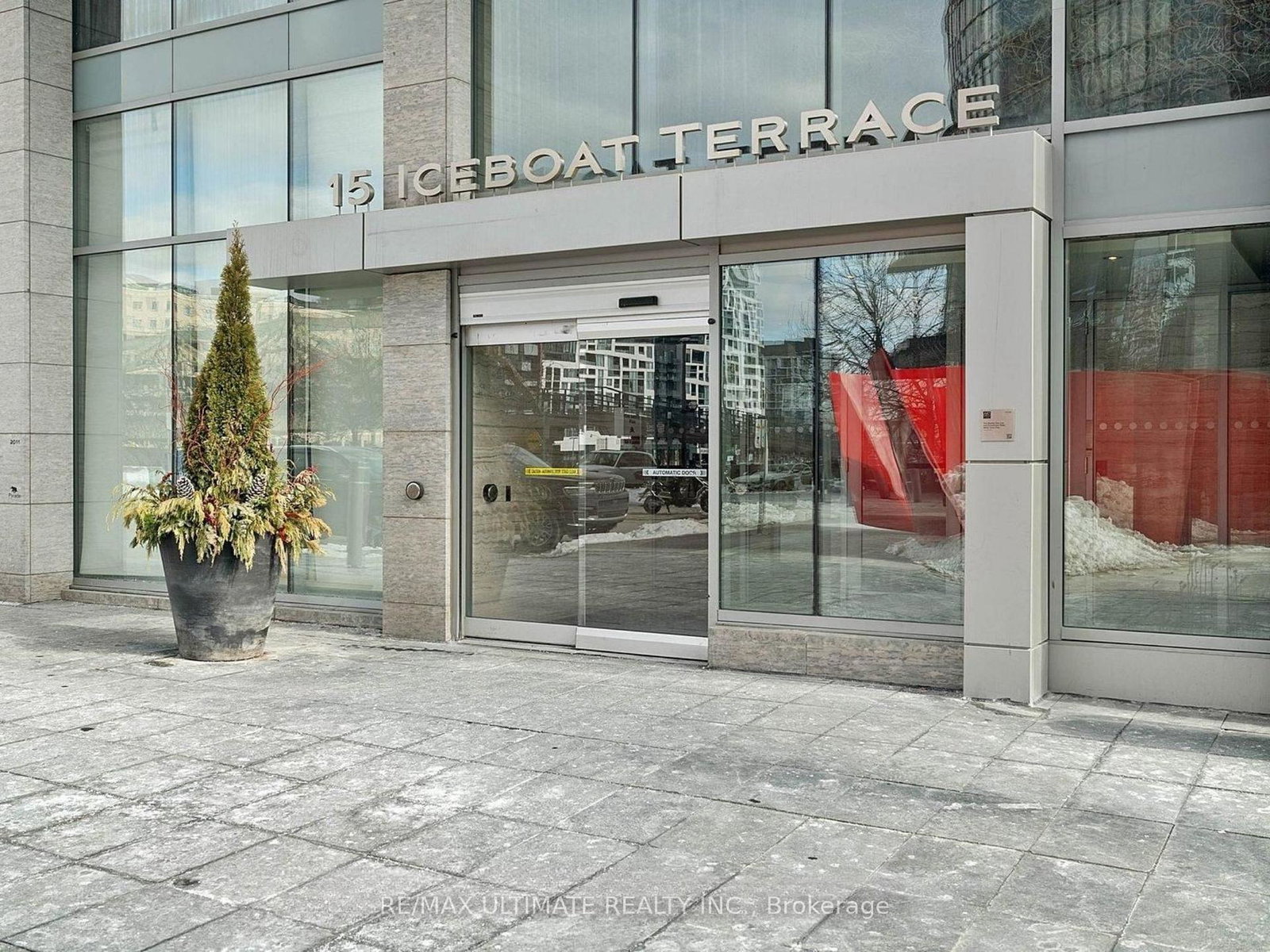 15-iceboat-terrace-toronto-ontario-c12861156