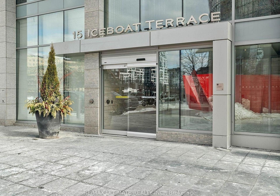 15-iceboat-terrace-toronto-ontario-c12861156